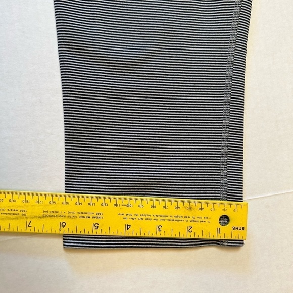 Nike Dri Fit striped Legend 2.0 fold over waist band capri leggings Sz-M. U3 - Picture 8 of 8